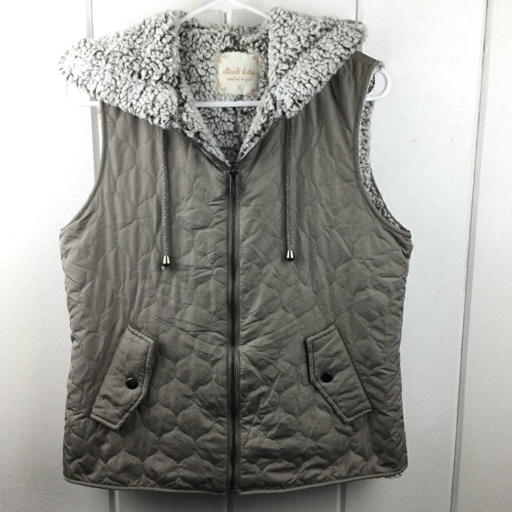 Altar’d State Sherpa Lined‎ Hooded Vest Quilted Fully Lined Full Zip, Size Small